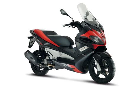 Claimed horsepower was 14.62 hp (10.9 kw) @ 10500 rpm. APRILIA SR MAX 125 (2011-2013) Review, Specs & Prices | MCN