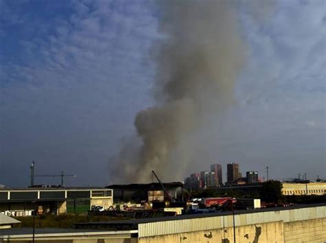 Jun 04, 2021 · milano, maxi incendio in via washington: Incendio Milano, puzza di bruciato da tre giorni ...