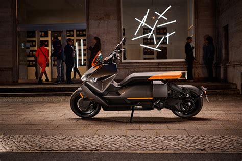 Bmw Announces 2022 Ce 04 Electric Scooter Proudly Displays Motorrad