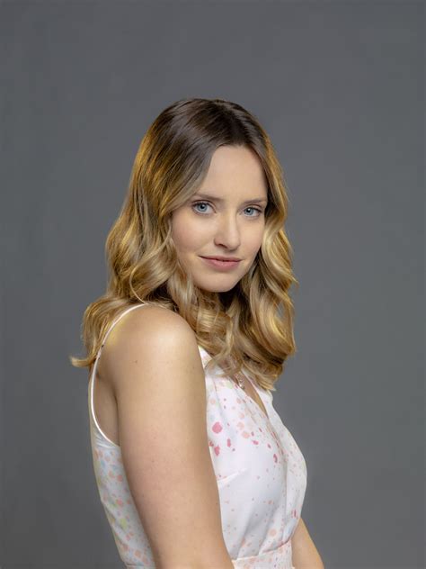 Merritt Patterson As Amy On Wedding March 4 Something Old Something