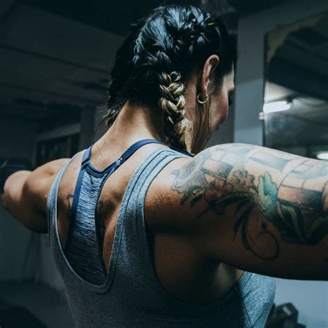 A Womans Guide To Reducing Broad Shoulders Set For Set