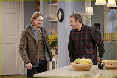 Eek Kyle Gets Into An Accident On Last Man Standing Photo 742255