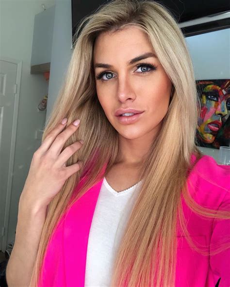 It commonly refers to men who were assigned female at birth (trans men), and women who were assigned male at birth (trans women). Ashley Ryan - Most Beautiful Transgender Woman - TG Beauty