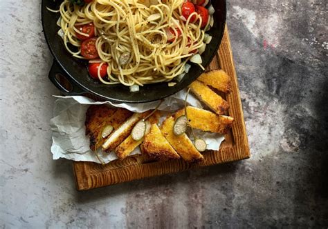 Piccata milanese ist ein klassiker der italienischen küche und bezeichnet eigentlich eine geschnittene, kleine, panierte scheibe fleisch. Piccata vom Schweinefilet | Rezept | MEIN GENUSS
