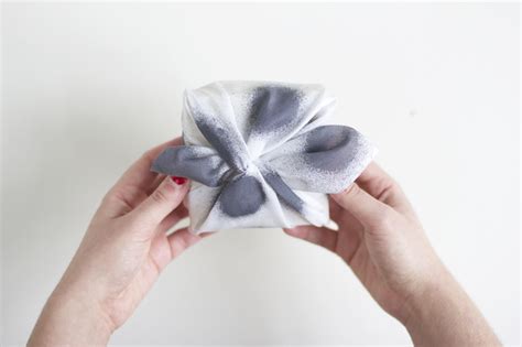 diy furoshiki geschenke mit stoff verpacken we love handmade