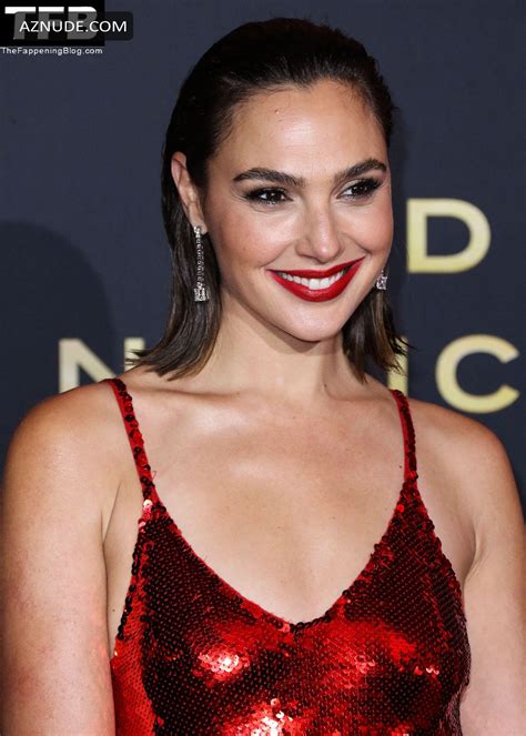 Gal Gadot Sexy Seen Flaunting Her Gorgeous Body In A Red Gown At The Red Notice Premiere In Los