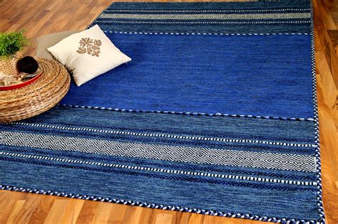 Sie sind dadurch äußerst robust, aus natürlicher wolle und jeder kelim teppich ein geschichtsträchtiges einzelstück. Natur Teppich Kelim Navarro Blau Teppiche Nepal, Gabbeh ...