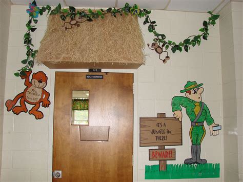 Get wild with these fun jungle classroom theme ideas from weareteachers. Classroom_Hut_002.JPG (3072×2304) | Jungle theme classroom ...