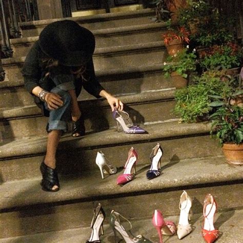 Sarah Jessica Parker Brings The Carrie Shoe To Her Sex And The City Characters Doorstep—see The