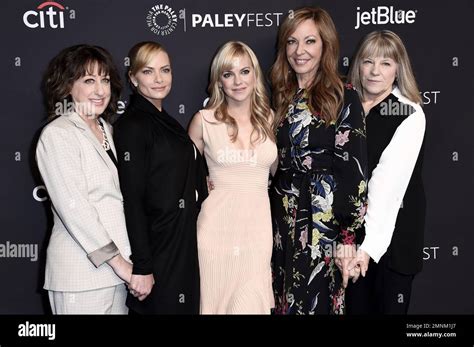 Beth Hall From Left Jaime Pressly Anna Faris Allison Janney And Mimi Kennedy Attend The Th