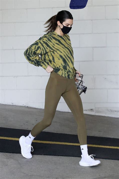 Kendall Jenner Cameltoe In Tight Leggings 24 Photos Top Nude Leaks