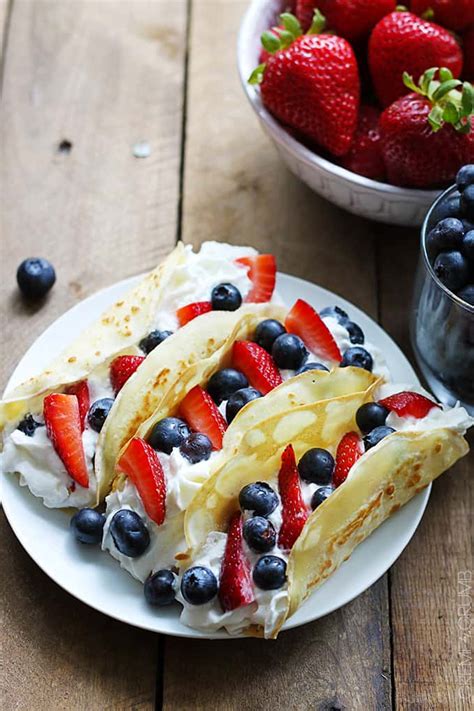 Sandwiches are the ultimate portable food and an intrinsic part of picnic history. Easy Summer Dessert Tacos - Creme De La Crumb