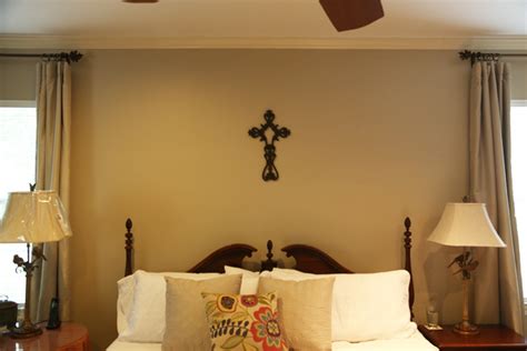 Hanging a Cross Gallery Wall The rug was on the side of my old bed (which also had a headboard), so i.