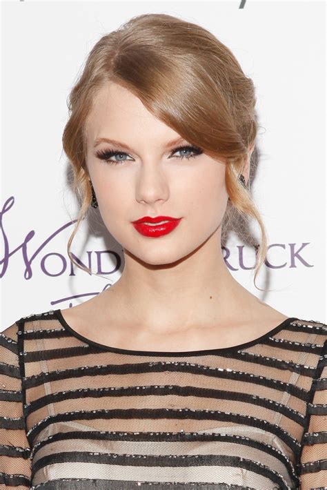 Taylor Swift Red Lipstick Taylor Swift Looks Stylebistro