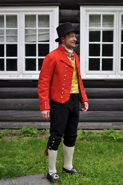 Bunader/bunadar) is a norwegian umbrella term encompassing, in its broadest sense, a range of both traditional rural clothes. vestfold herre — Bunadtilvirkerne