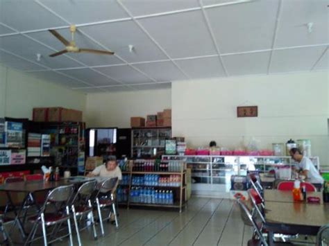 Meja kasir dengan ornamen kayu ini dapat digunakan pada segala jenis usaha, terutama usaha restoran atau butik. Tempat Makan dan Meja Kasir Restoran - Picture of Cahaya ...