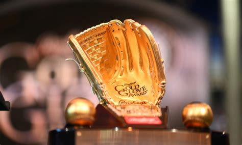 Tribe Gets Two Gold Glove Winners Wqkt Sports Country Radio Wooster