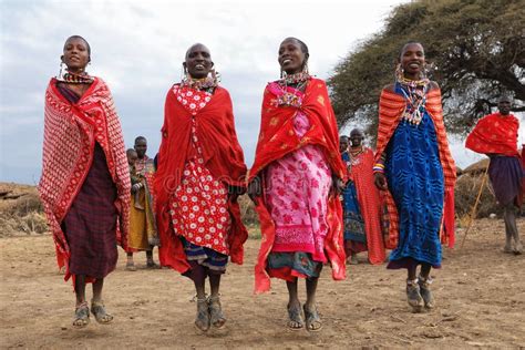 Mujeres Del Masai Del Baile Foto Editorial Imagen