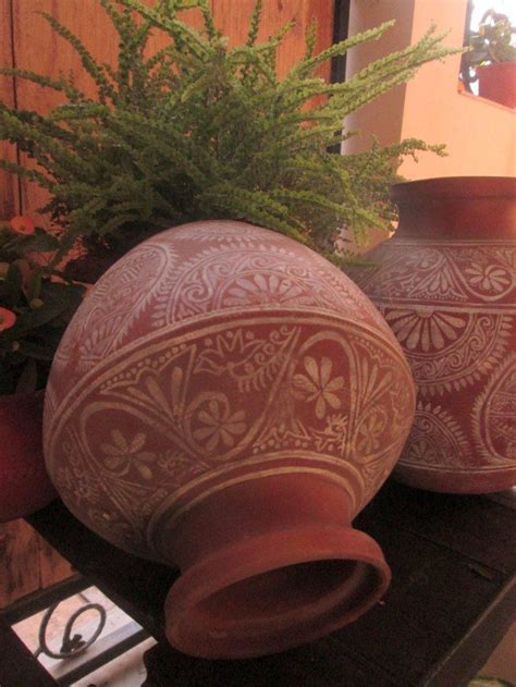 As one of the leading clay pots manufacturing in india, we perfectly design, manufacture, and deliver biryani clay pots based on their performance and reliability. hand painted clay pots used to be quite common in Bengal.. | Indian home decor, Pot designs, Kid ...