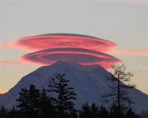 What is a lenticular cloud? Lenticular clouds look like UFO spaceships - Strange Sounds