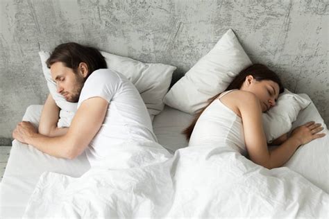 How Does These Couple Sleep Positions Say About Your Relationship Starbiz Com