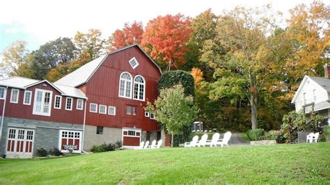 Rustic barn venue in ludington michigan. Top Barn Wedding Venues | Michigan - Rustic Weddings