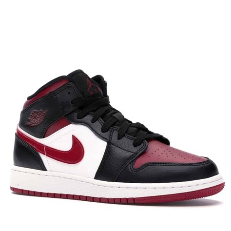 Check out the latest innovations, top nike asks you to accept cookies for performance, social media and advertising purposes. ADIDASI ORIGINALI NIKE AIR JORDAN 1 MID (GS) - 554725 066 ...