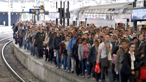 Non Bon Voyage French Rail System Paralyzed By Strike After Air Travel