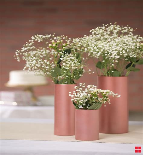 What kind of spray paint is rose gold? DIY Wedding Table Metallic Rose Flower Vases