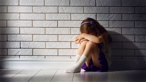 la niña uruguaya de 10 años que filmó su propia violación varias veces para que los adultos le