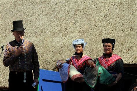 staphorster klederdracht show saxon holland dutch german costumes low traditional hats