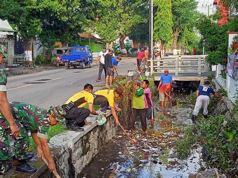 Giat Kerja Bakti Bersama Warga Di Jln Palem Kelurahan Rembang