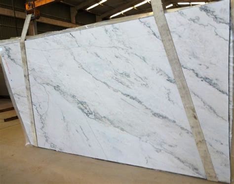 Granite That Looks Like Carrara Marble Provides A Variety Of Granite