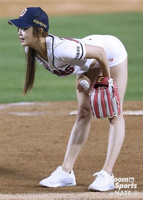 This Beautiful Korean Girl Is Going Viral After Her Sexy Baseball Pitch Koreaboo