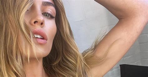 Abbey Clancy Shows Off Washboard Abs In Sizzling Snap With Lookalike Sister Trendradars