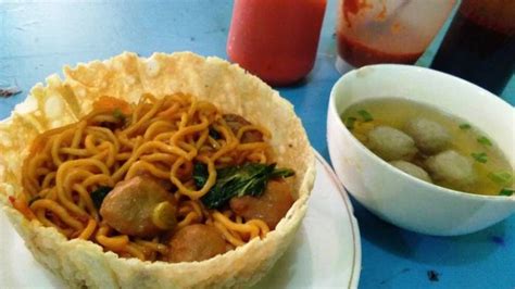 Ayam pedaging juga biasa kita kenal dengan sebutan ayam potong. Cek Harga Lesehan Ayam Pak Budi Puri - Menu Warung Nasi ...