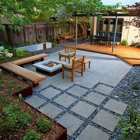 30 Front Yard Seating Area
