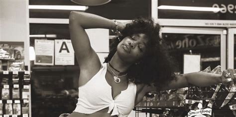 Sza Shows Off Toned Abs In Bts ‘good Days Music Video Photos Acquanyc