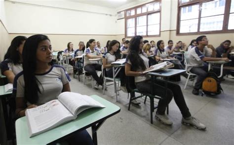Antes, o procedimento das matrículas escolares era um. PRÉ MATRÍCULA FÁCIL RJ 2020 → www.matriculafacil.rj.gov.br