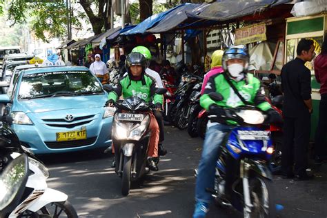 Indonesia is a sprawling island archipelago, stretching from the indian ocean to the west and the pacific ocean in the east. Traffic-heavy Jakarta becomes a taxi battleground - Nikkei ...