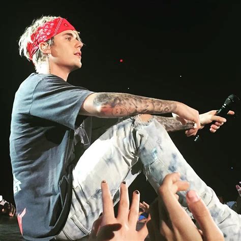 Justin Bieber Performing With Purpose Tour In Rosemont Illinois At