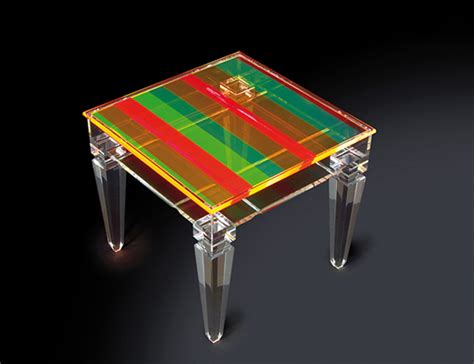 Tables de chevet transparentes en plexiglas ou altuglas meubles plexiglas design. Table basse en plexiglass 'Bovary' - Mobilier en plexiglass