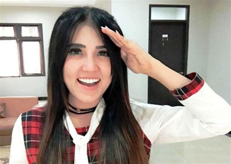 Chevra mengunggah foto bareng via vallen di laman instagram pribadinya. √ Foto Profil Via Vallen dan Biodata Lengkap Terbaru ...