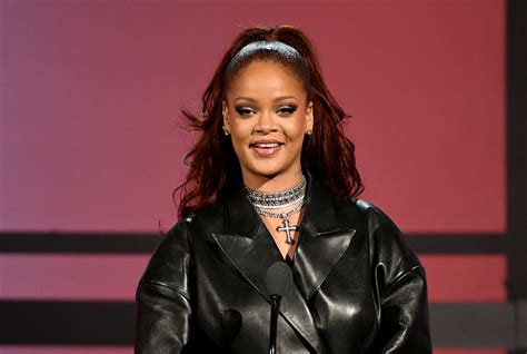 Rihanna Just Perfectly Addressed Those Pregnancy Rumors Glamour