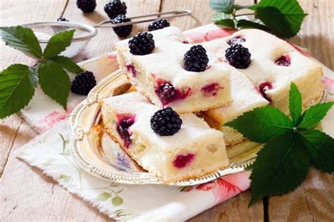 Check spelling or type a new query. Brombeerkuchen mit Topfen - Rezept | GuteKueche.at