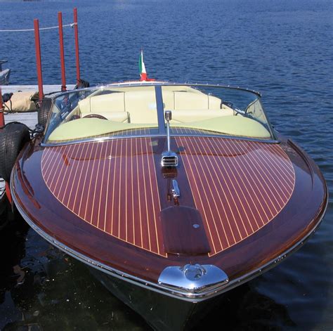 Boat Riva On Lake Di Como Italy Construção De Barco Barco