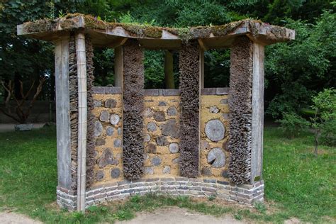 With a good nest and enough forage resources, you can easily attract mason bees and keep them. How to Build a Do-It-Yourself Bee House
