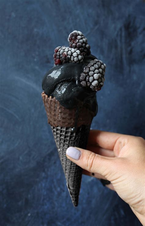 Black Is The New Black Activated Charcoal Ice Cream Vanillacrunnch Lifestyle And Food Blog