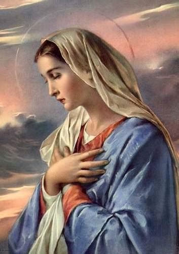 L'assomption de marie, qui est appelée dormition dans la tradition orientale, est la croyance religieuse orthodoxe et catholique selon laquelle la vierge marie, mère de jésus, n'est pas morte comme tout un chacun mais est entrée directement dans la gloire de dieu (ce qu'on traduirait communément par « montée au ciel »). La fête de l'Assomption - Chrétiens aujourd'hui