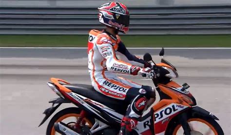Wave dash vs xrm 125 #gopro copy (after 1 year). Honda Wave Dash 125 - amazing photo gallery, some ...